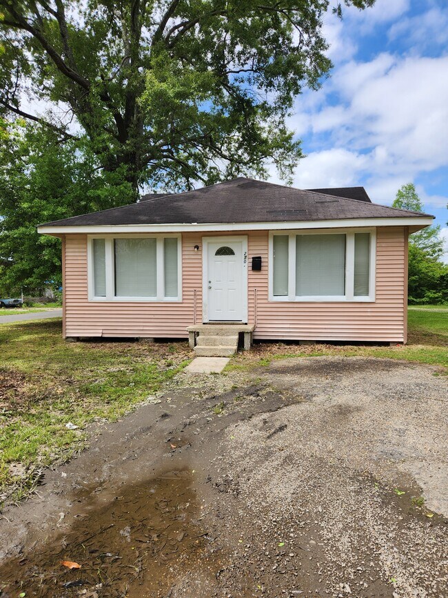 Building Photo - 2703 Linwood St