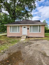 Building Photo - 2703 Linwood St