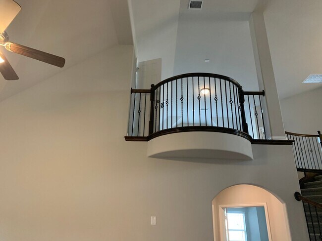 Building Photo - 6 Bedroom Single Family Home in Mansfield