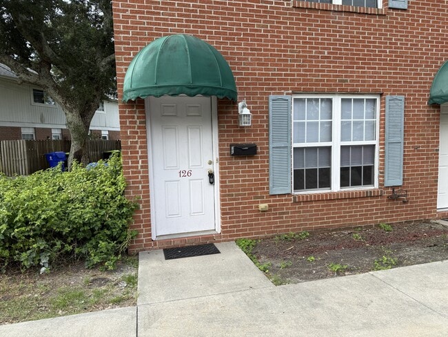Building Photo - 126 Short St