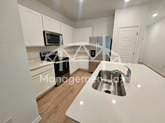 Foto del edificio - 5918 Ortega Lk Dr