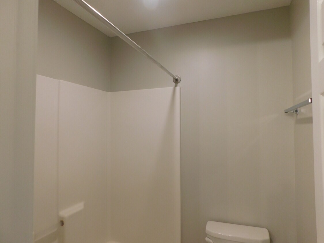 Foto principal - 517 White River Dr