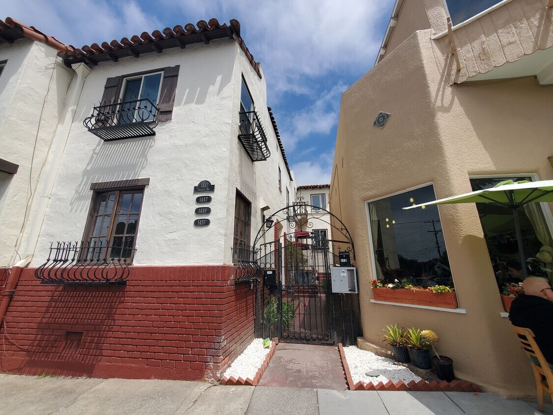 Primary Photo - Charming 1 Bedroom/1 Bath Apartment for Rent