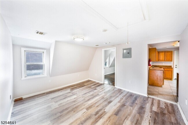 Building Photo - 541 N Grove St