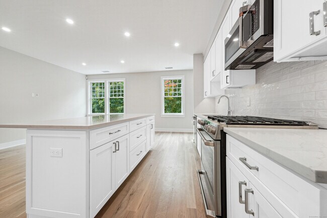 Foto del edificio - 8 Husted Ln