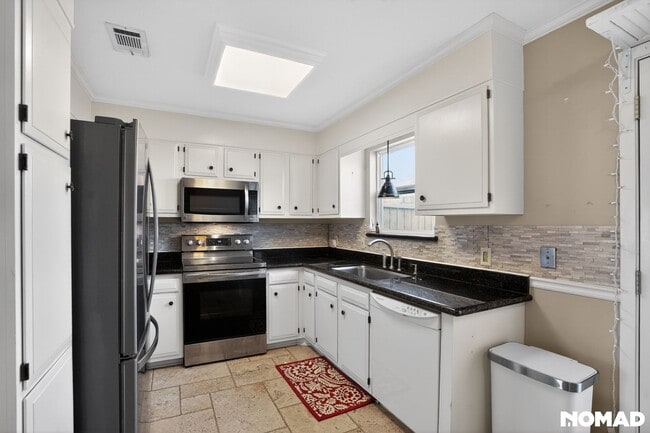 Foto del edificio - 8960 Manion Dr