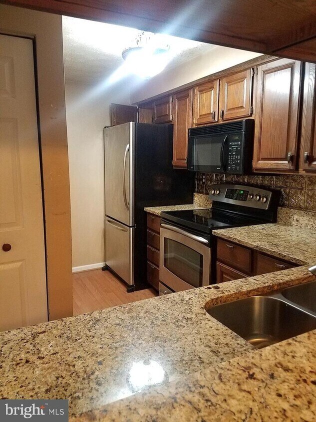 Primary Photo - 819 Stratford Way