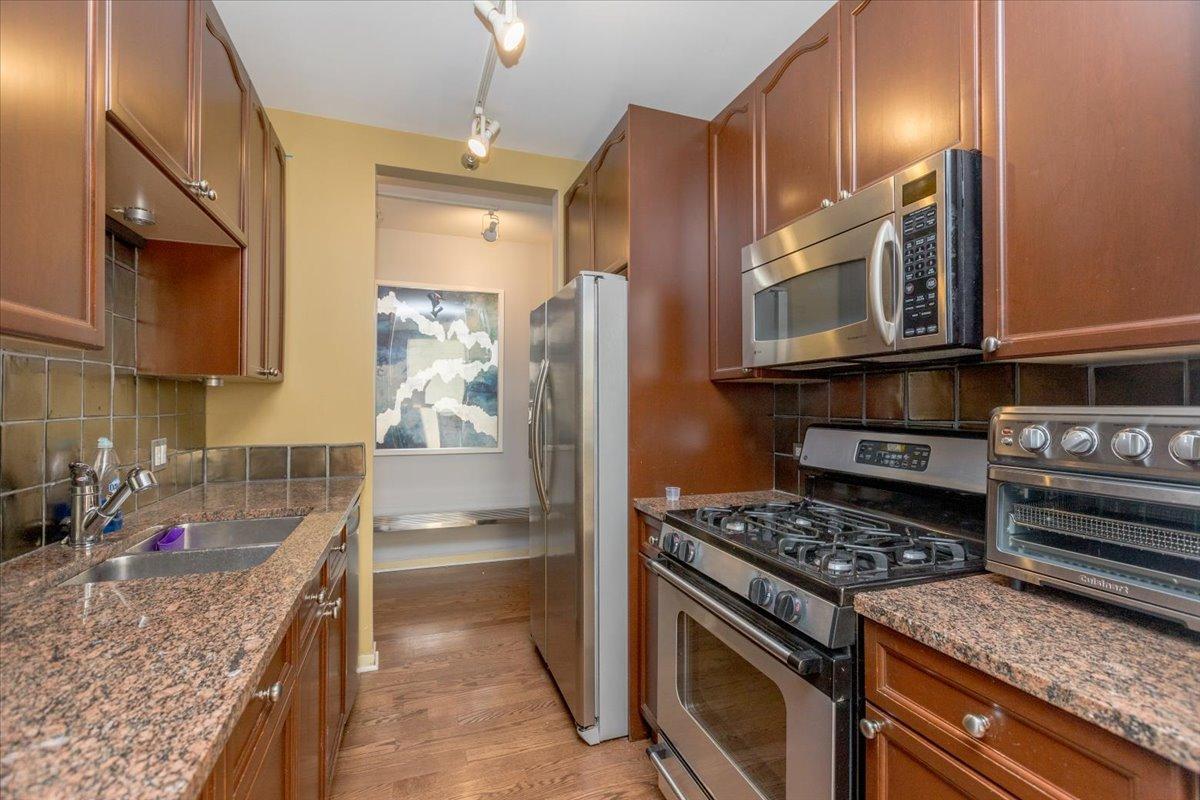 Foto principal - 2 bedroom in Chicago IL 60654