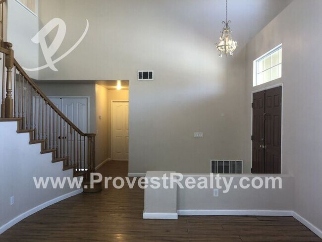 Building Photo - 4 Bedroom 3 Bathroom 2 Story Victorville H...
