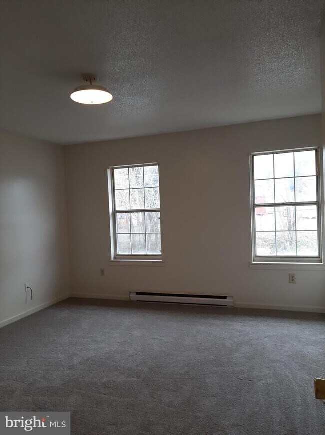 Building Photo - 110 Clay St