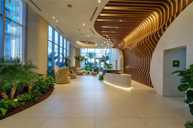 Foto del edificio - 700 NE 24th St