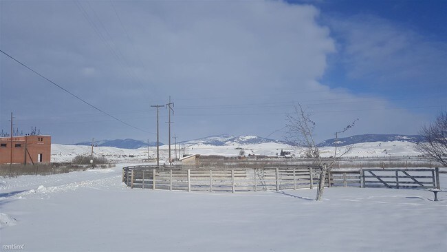 Building Photo - 5840 Primrose Dr