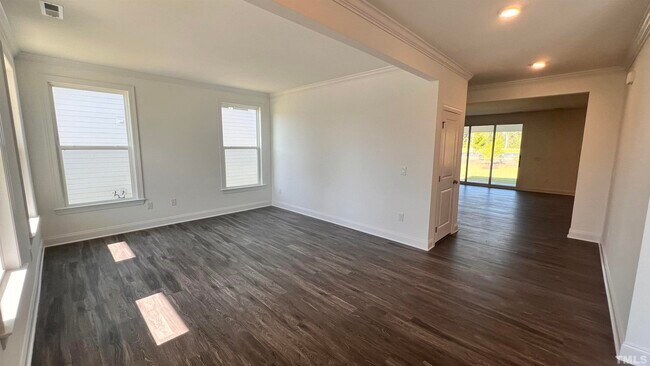 Building Photo - 425 Hawkeye Dr