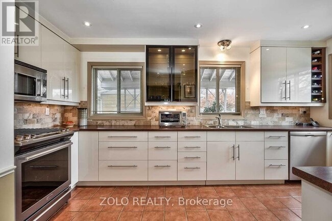 Photo du bâtiment - 2339 REDFERN Rd