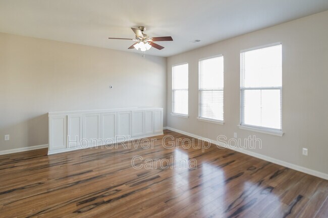 Building Photo - 240 Urbano Ln