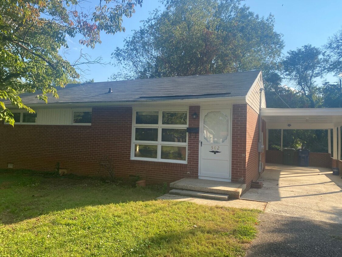 Foto del edificio - 502 Doggett Dr