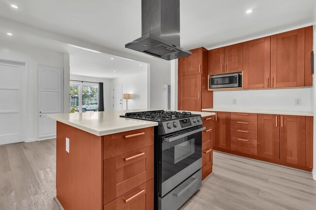 Building Photo - 6415 W 87th St