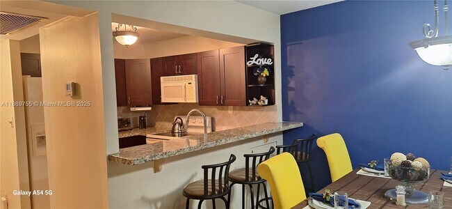 Foto del edificio - 5835 Washington St