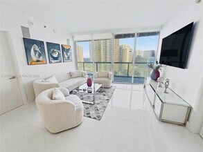 Building Photo - 465 Brickell Ave