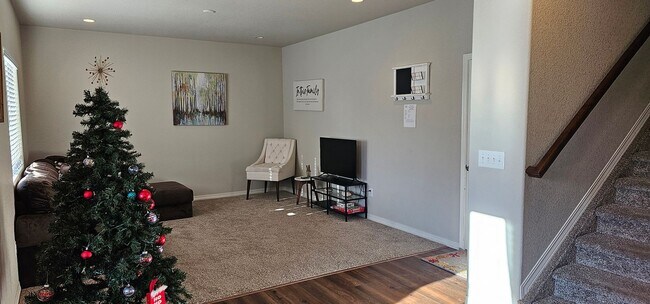 Building Photo - Great Newer Area
