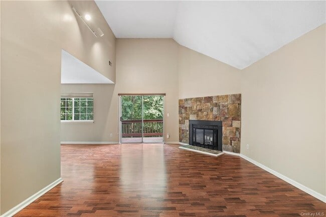 Building Photo - 806 Orchard Hill Ln