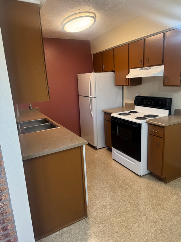 Building Photo - 1326 San Pedro Dr SE