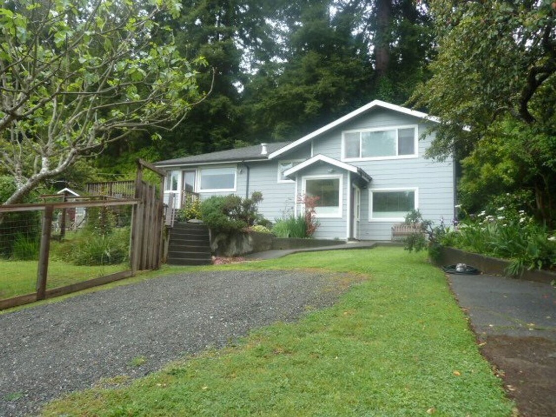 Bedroom for Rent in the Arcata Zen Group H... House Rental in Arcata