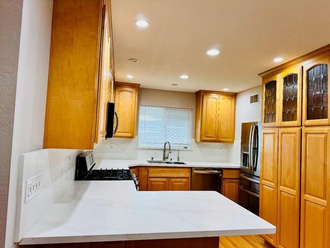 Foto del edificio - 5846 Pontiac Dr