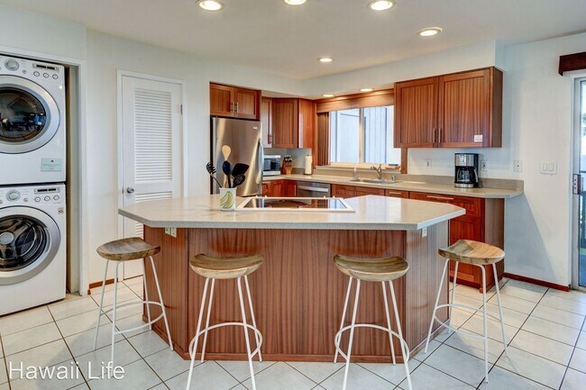 Building Photo - 2 br, 2 bath House - 1697 Pe'e Road #102