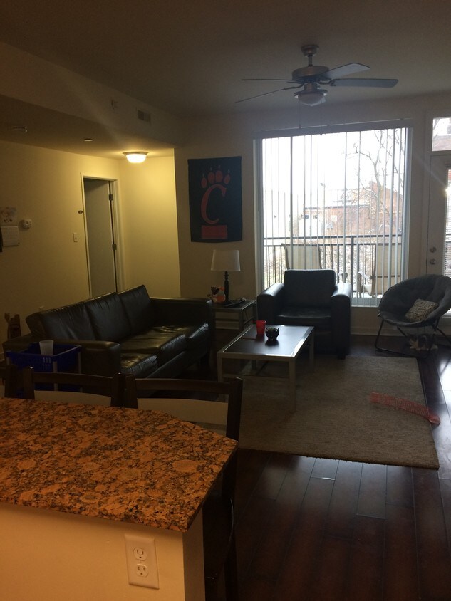 Foto principal - 2704 Jefferson Ave