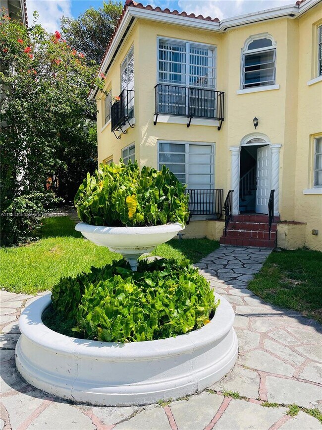 Foto del edificio - 39 Sidonia Ave