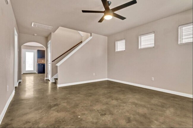 Building Photo - Charming 3-Bed, 2.5-Bath Home with Covered...