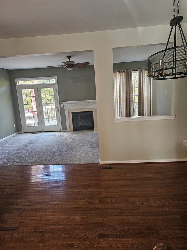 Building Photo - 1359 Lewis Ln