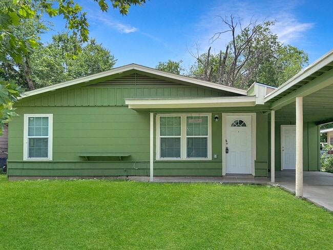 Cozy, Remodeled 2BR with Covered Parking &... - Cozy, Remodeled 2BR with Covered Parking &... House