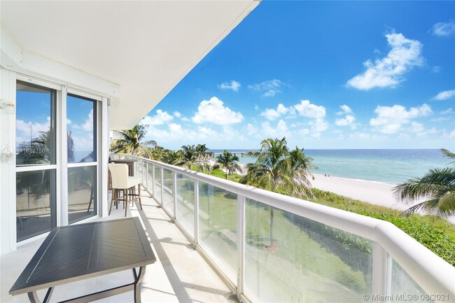 Foto del edificio - 16425 Collins Ave