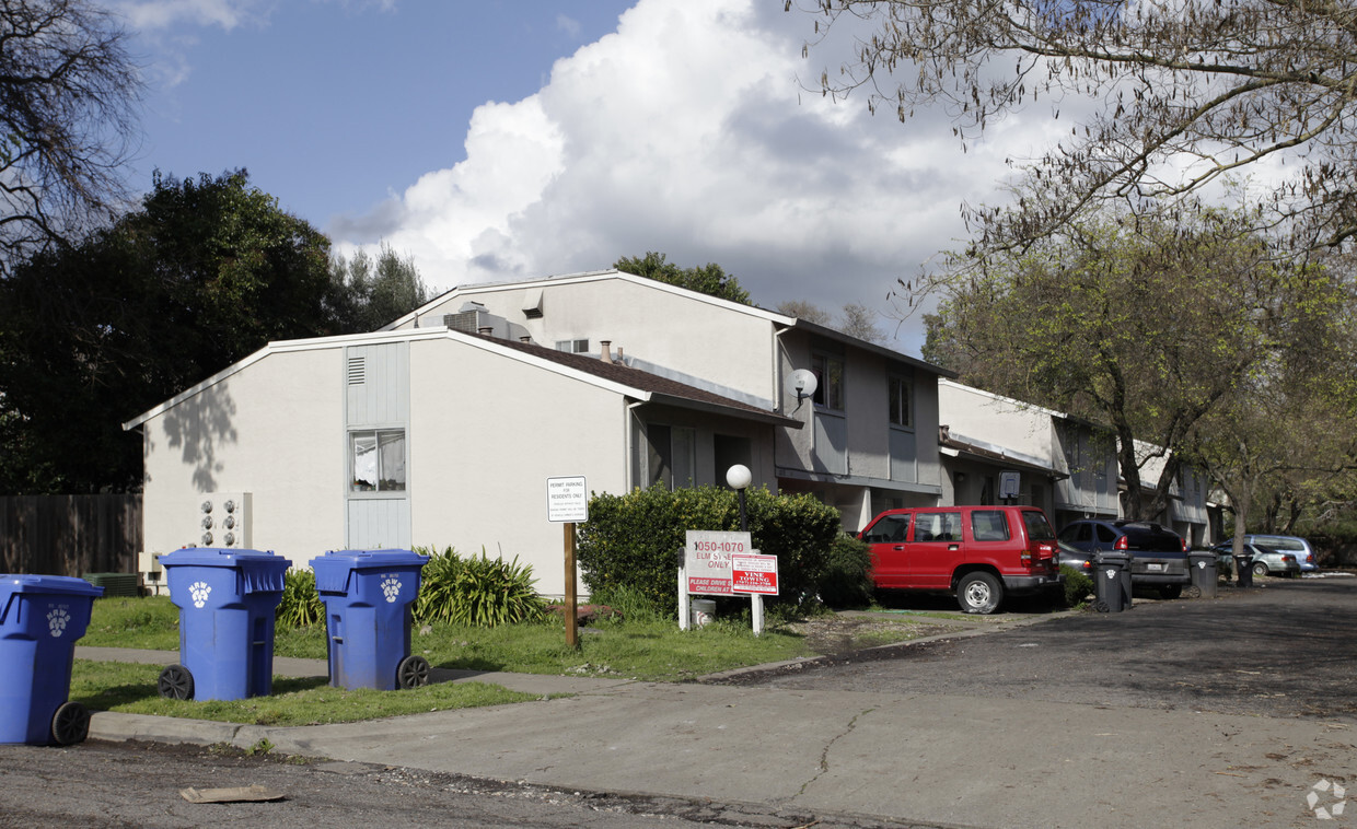 Foto principal - 1050 Elm St