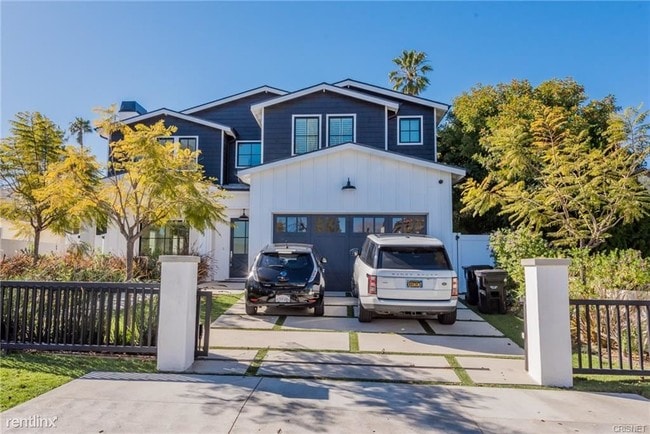 Building Photo - 5 br, 6.5 bath House - 4933 Petit Ave