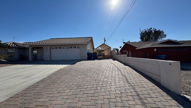 Foto del edificio - Price Reduction Furnished Pool Home Rental!!