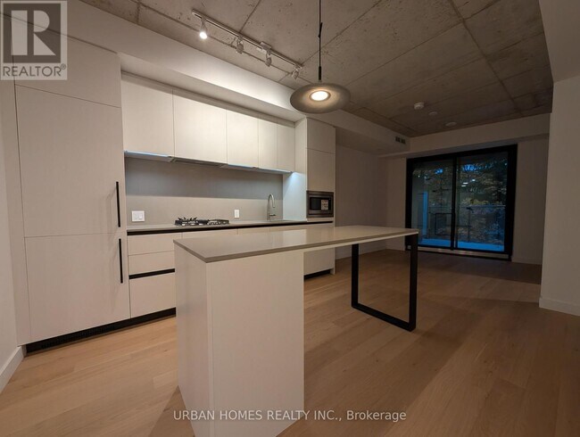 Photo du bâtiment - 1720 Bayview Ave