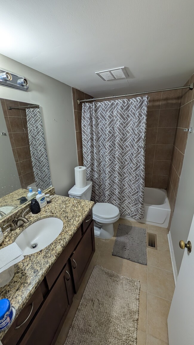 Building Photo - 1851 Fox Run Dr