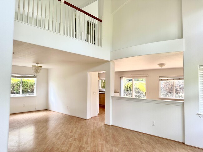 Building Photo - 11 Lanikeha Pl