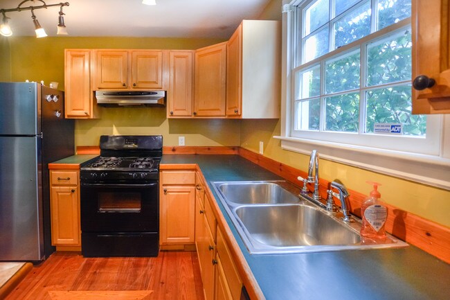 Building Photo - Downtown Charleston Home! - Reduced Price