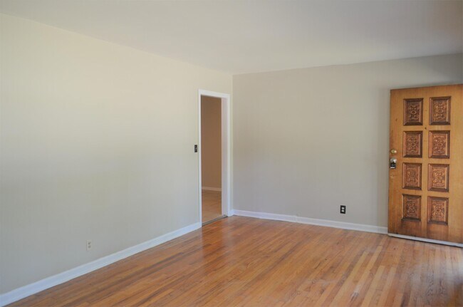 Foto del edificio - 406 Mapleton Dr