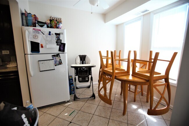 Foto del edificio - 2210 Country Club Dr