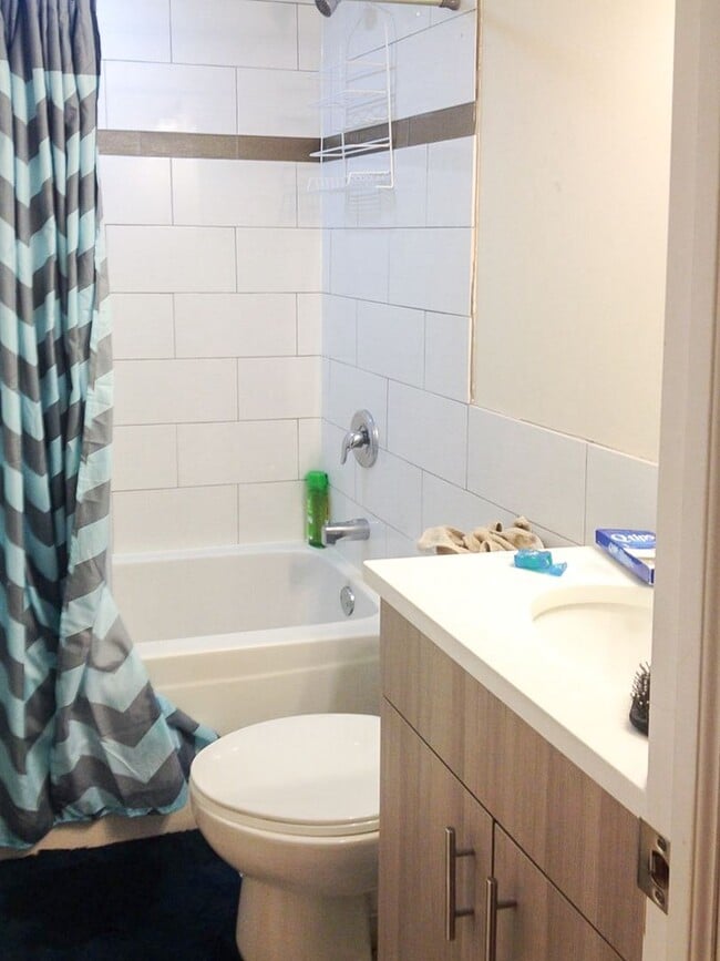 Building Photo - 3706 N Wilton Ave