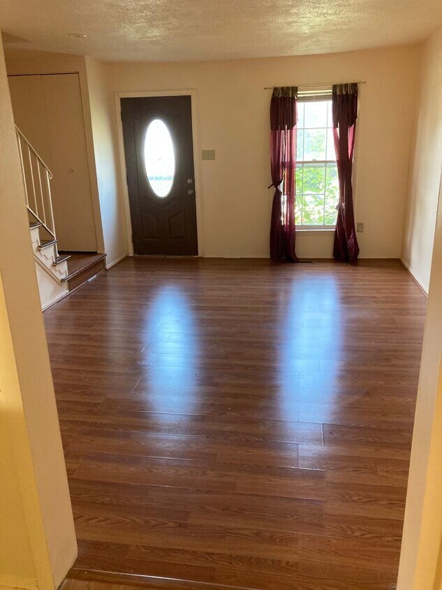 Foto principal - 10 Coatsbridge Ct