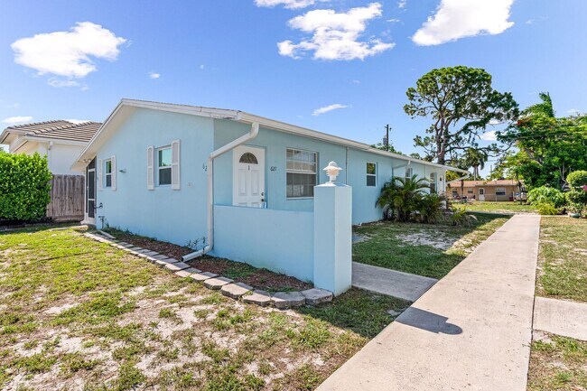 Building Photo - NEWLY REMODELED 2 Bedroom, 1 Bath Duplex -...
