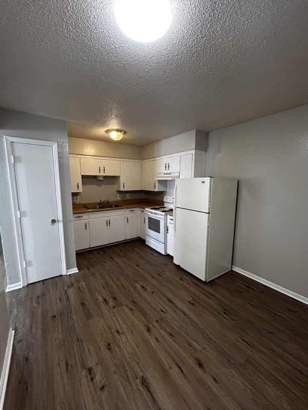Foto del edificio - 1411 W Maple Ave