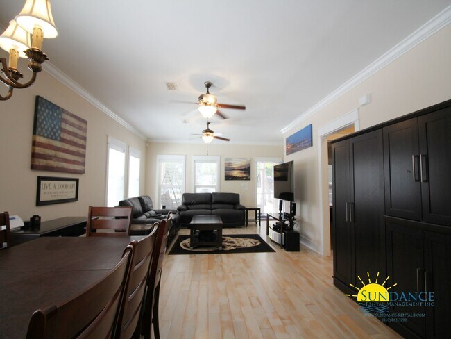 Building Photo - Stunning 3-Bedroom Home in Niceville, A Tr...