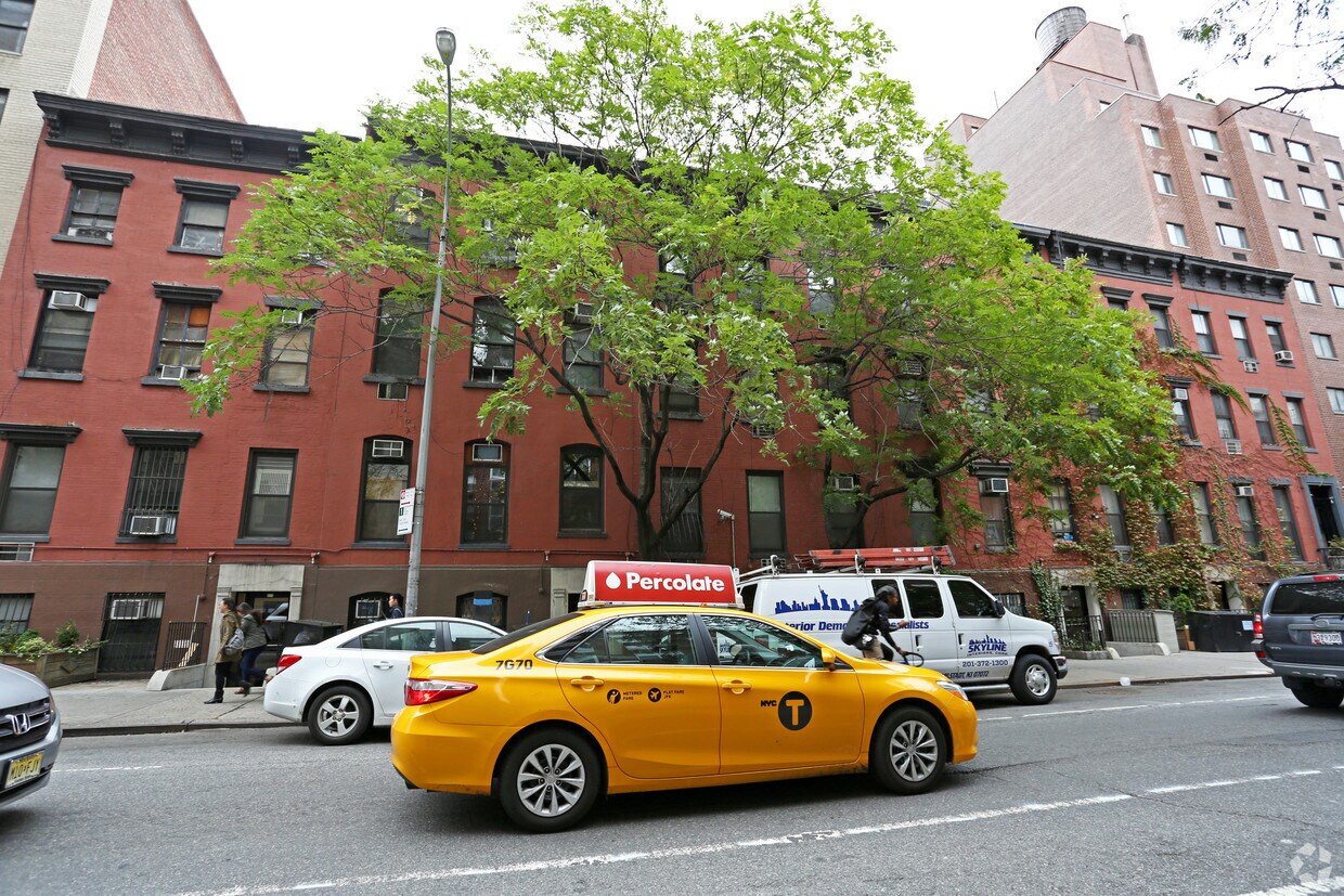 Foto del edificio - 315 W 30th St